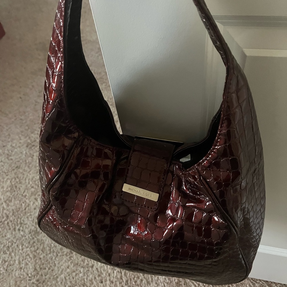 Croc-Embossed Burgundy Handbag - Picture 7 of 8